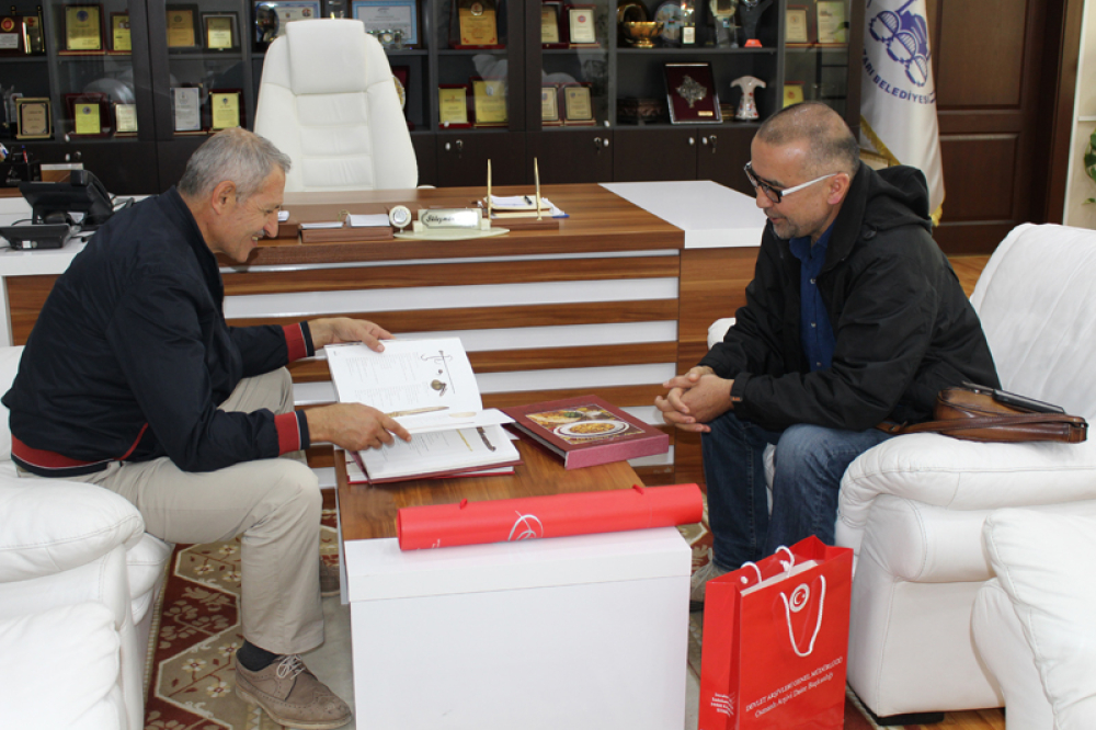 Başkan Dişli´ye 2 Anlamlı Kitap