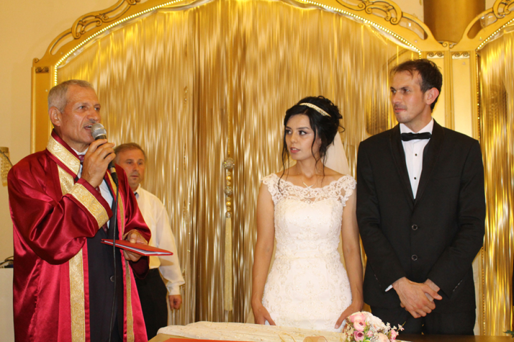 Fatih ve Elmas Çiftini Nikahını Başkan Dişli Kıydı