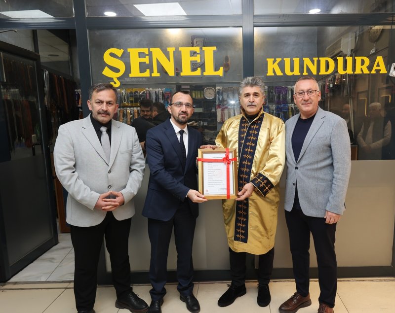 Başkan Işıksu, Çark Caddesi’nde Esnafla Buluştu